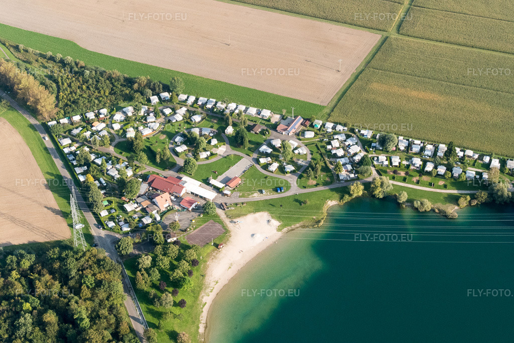 Vue aérienne: Caravanes et tentes - camping - et emplacement de tente Camping Plage du Staedly au bord du lac à Roeschwoog à Rœschwoog dans le département Bas Rhin, France – .Photo: P1000923.jpg prise le 15/09/2014 par Werner Riehm/FLY-FOTO.eu – Résolution de l'original: 5472 x 3648 px