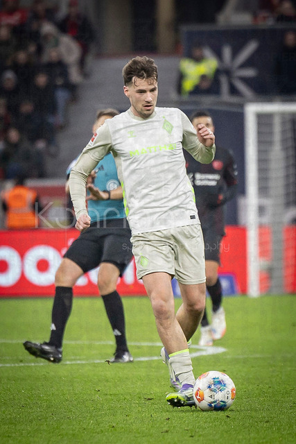German Bundesliga, Bayer 04 Leverkusen vs. SV Werder Bremen, 24.01.2026 | LEVERKUSEN, GERMANY - JANUARY 24: Olivier Deman (SV Werder Bremen, 2) during the German Bundesliga match on gameday 19 between Bayer 04 Leverkusen vs. SV Werder Bremen at BayArena on January 24, 2026 in Leverkusen, Germany. DFL REGULATIONS PROHIBIT ANY USE OF PHOTOGRAPHS AS IMAGE SEQUENCES AND/OR QUASI-VIDEO.