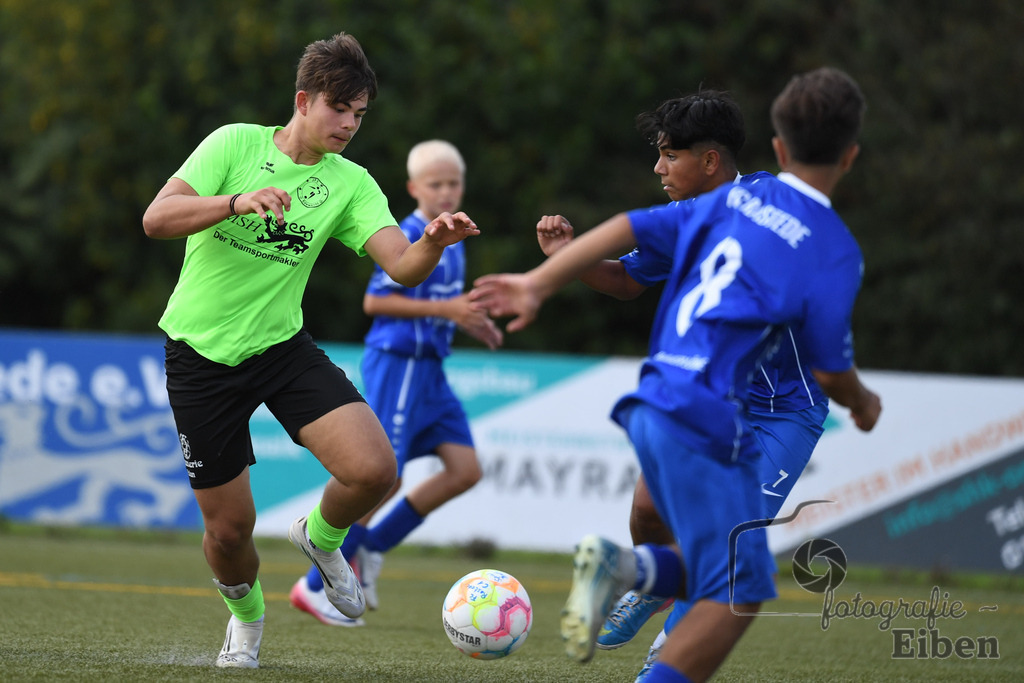 FC Rastede-JFV Edewecht | C-Jugend Landesliga; FC Rastede (blau)-JFV Edewecht (grün) am 16.08.2025 in Rastede (Sportanlage Köttersweg), Photo: Philip Eiben 2025 - Realisiert mit Pictrs.com