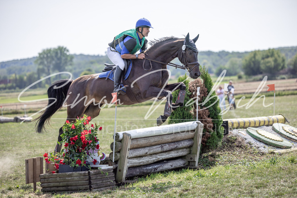 20250907-_3LI1048 | Tierfotografie Pferde, Hunde, Katzen, Haustiere.
Turnierfotografie Reitturniere, Reiten, Springreiten, Dressur in Hanau, dem Main-Kinzig-Kreis und dem Rhein-Main- Gebiet um Frankfurt