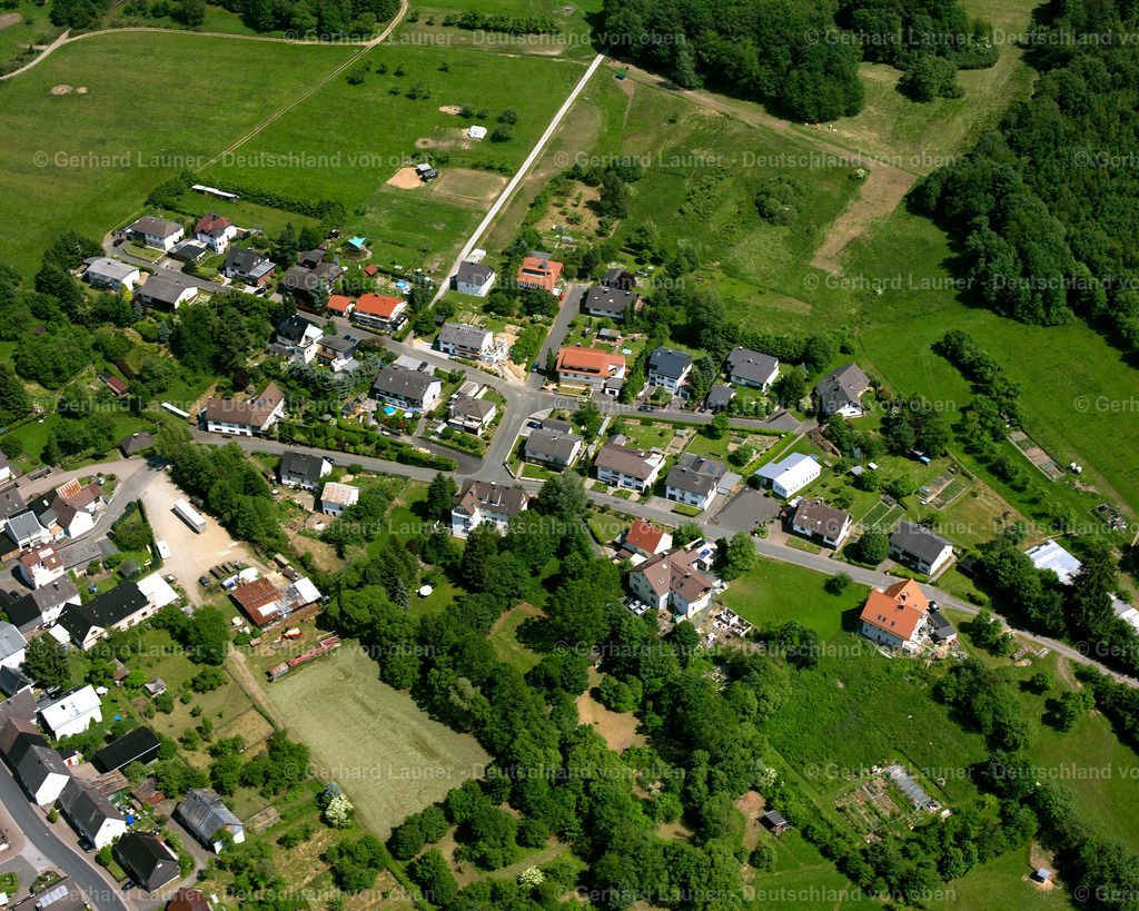 2611105 | OBERROßBACH 09.06.2006 Wohngebiet einer Einfamilienhaus- Siedlung  in Oberroßbach im Bundesland Hessen, Deutschland // Single-family residential area of settlement  in Oberroßbach in the state Hesse, Germany Foto: Gerhard Launer