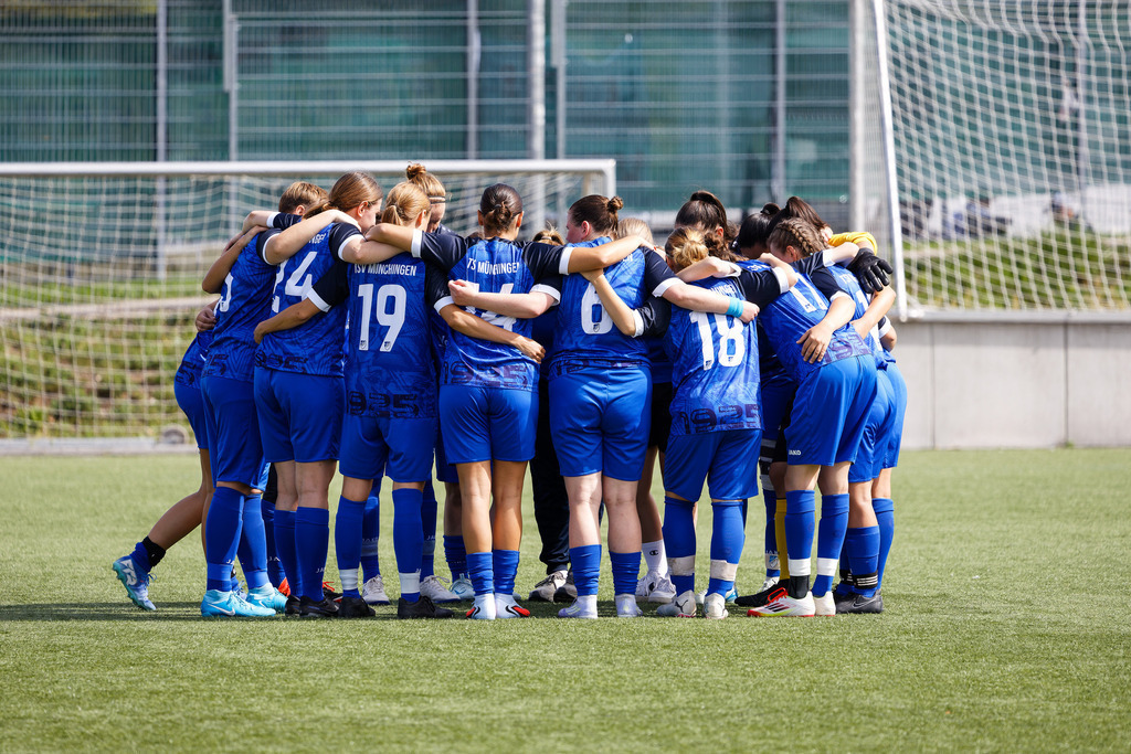 FCHMÜN_250907_6633 | Fotopresso – Sportfotografie in Heidenheim & Umgebung. Professionelle Sportfotografie für unvergessliche Momente. Dynamische Action-Shots, emotionale Szenen & hochwertige Bilder. - Realisiert mit Pictrs.com