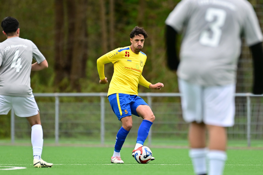 Fußball I Herren I Saison 2024-2025 I Kreisliga I 28. Spieltag I FTSV Altenwerder II - Buxtehuder SV | Der Sportfotograf. - Realisiert mit Pictrs.com