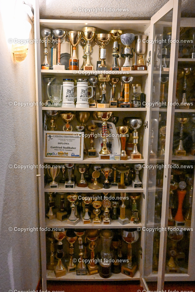 Klein Wimbledon_ Gottfried Stadlhuber_ 09.07.2023-17 | 09.07.2023, Kremsmuenster, AUT, Klein Wimbledon, im Bild Gottfried Stadlhuber, Pokale