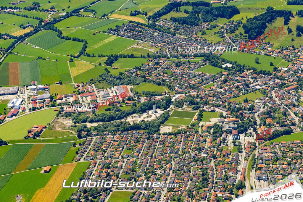 Aktuelles Luftbild von  Peiting - Die Luftaufnahme wurde 2022 mittels UL-Flugzeug erstellt ( keine Drohne ) - hochauflösende Kamera-Systeme von  Canon -Beste Qualität - Für grossformatige Ausdrucke geeignet. Die Geschenkidee !