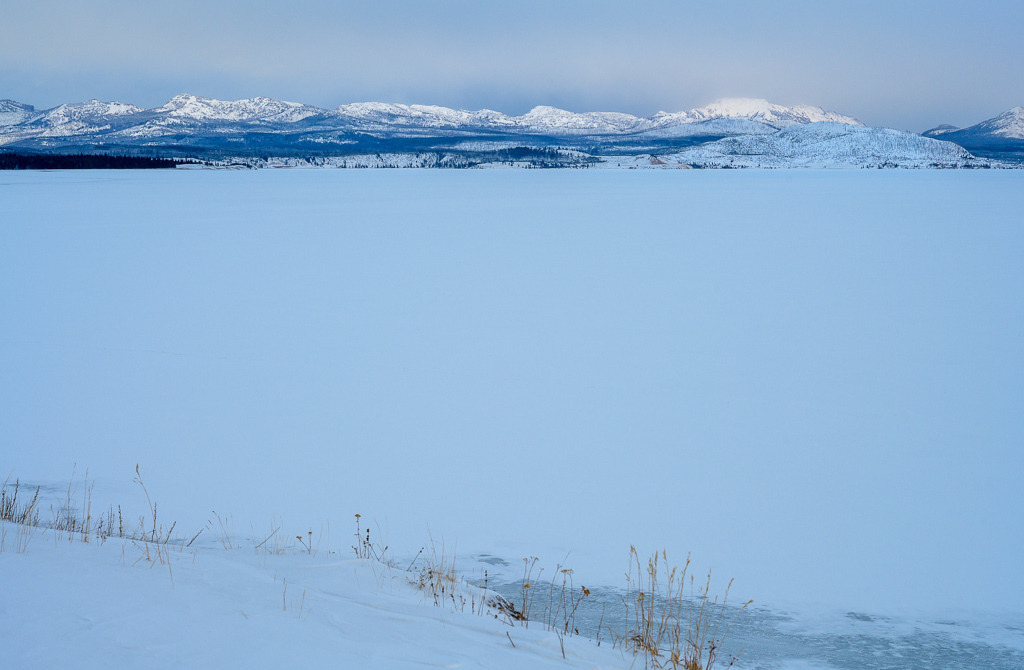 2024-121 | Yellowstone Lake. - Realisiert mit Pictrs.com