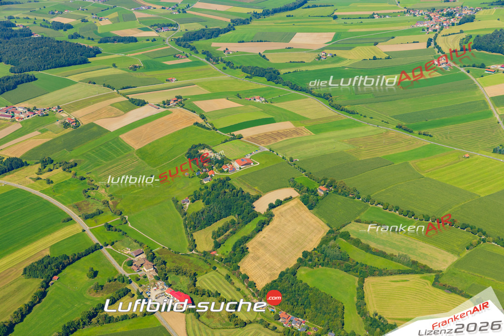 Luftaufnahme von Neukirchen beim Heiligen Blut - Die Luftaufnahme wurde 2025 vom UL-Flugzeug heraus erstellt ( keine Drohne ) - Hochauflösende Luftaufnahme - für professionelle Ausdrucke geeignet. Die Geschenkidee !Mit Lizenz und Bildrechte bestellbar