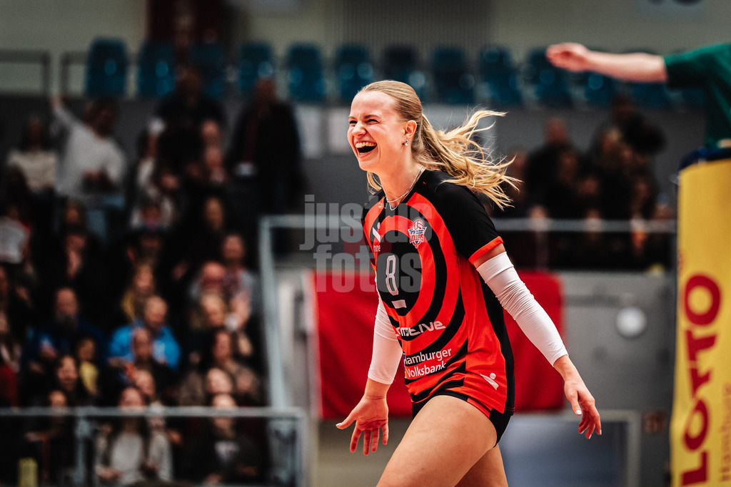 Volleyball | Frauen | Saison 2025/2026 | Volleyball Bundesliga | ETV Hamburger Volksbank Volleys vs. VC Wiesbaden | 14.03.2026 | Zoe Konjer (#8, ETV Hamburger Volksbank Volleys) jubelt