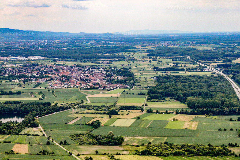 Luftbild: Ortsansicht aus Norden im Ortsteil Urloffen in Appenweier im Bundesland Baden-Württemberg in Deutschland. Foto: IMG_19132.jpg vom 20.06.2009 durch Werner Riehm/FLY-FOTO.de