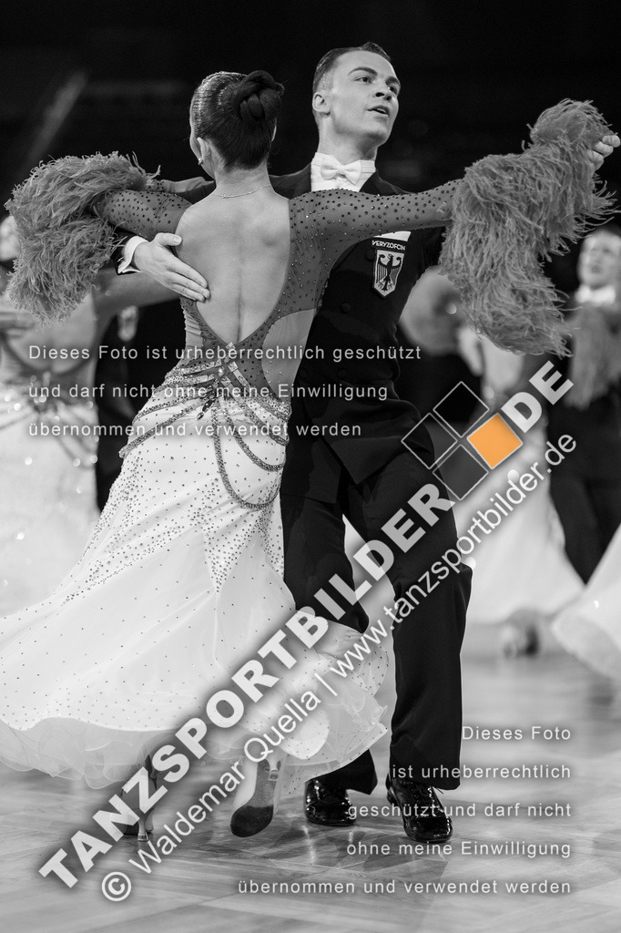 20251206-04531 | Hier finden Sie Tanz Bilder vom Latein und Standard Formationen tanzen. Sportbilder vom Tanzsport. Schöne Fotos und von Weltmeisterschaft, Europameisterschaft, Bundesliga, Regionalliga, Oberliga und Landesliga sowie von GOC Stuttgart, DanceComp, WM Bremen