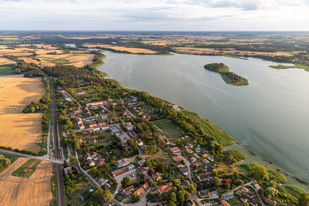 EUROLUFTBILD2019 | Uferbereiche am Seegebiet des Oberuckersee in Warnitz im Bundesland Brandenburg, Deutschland. // Riparian areas on the lake area of Oberuckersee in Warnitz in the state Brandenburg, Germany. - Realisiert mit Pictrs.com
