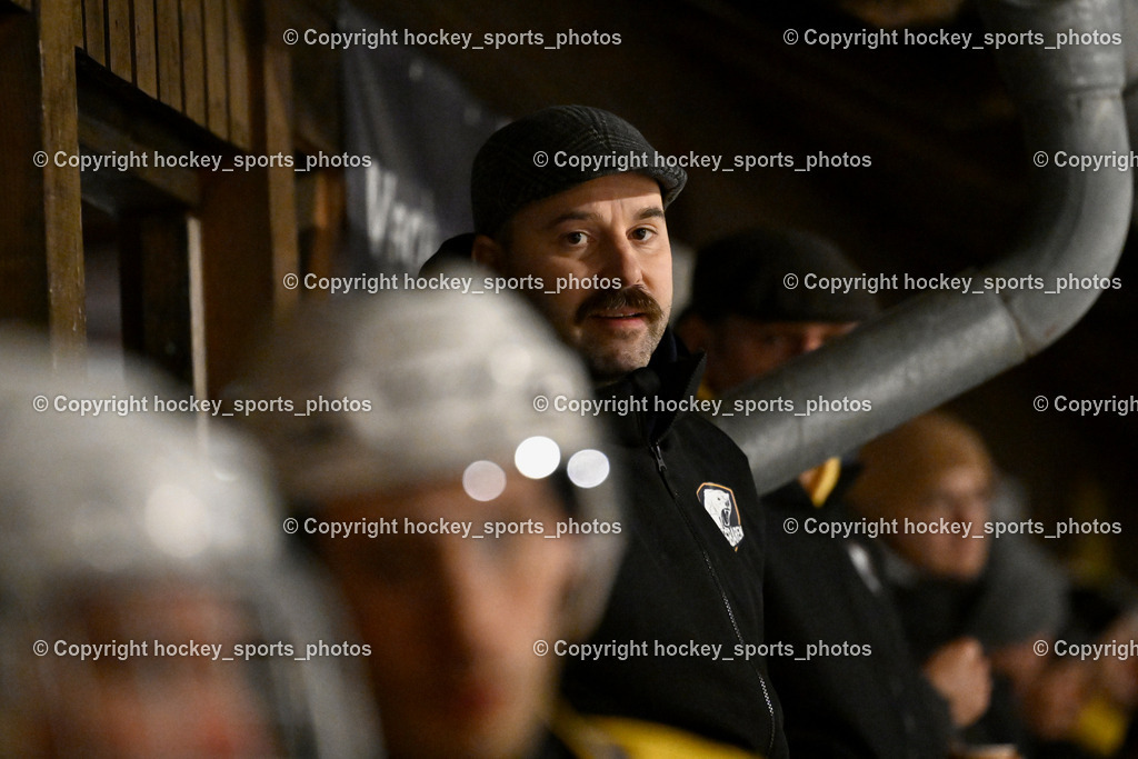 ELV Zauchen vs. EC Tigers Paternion  | Headcoach ELV Zauchen Daniel Kudler, ELV Zauchen vs. EC Tigers Paternion , ELV Zauchen vs. EC Tigers Paternion  am 02.01.2025 in Eisoval Zauchen (Stadthalle Villach), Austria, (Photo by Bernd Stefan)