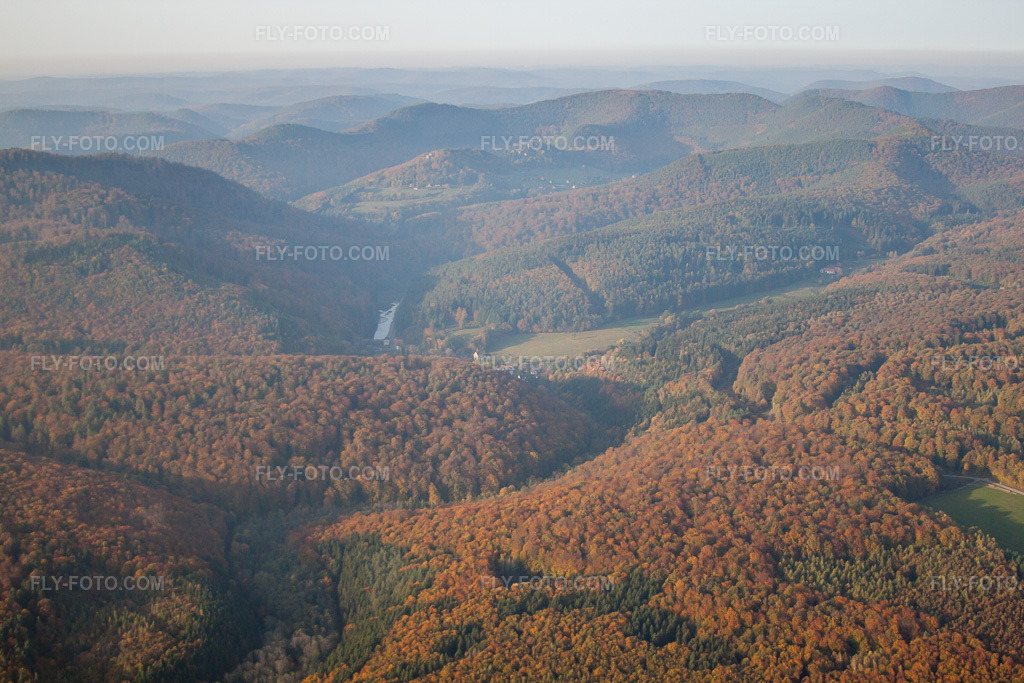 Aerial view: View of the town in Nehwiller-près-Wœrth in the state Bas-Rhin, France.Photo: IMG_54124.jpg taken on 10/21/2012 by Werner Riehm/FLY-FOTO.comResolution of the original: 4752 x 3168 px