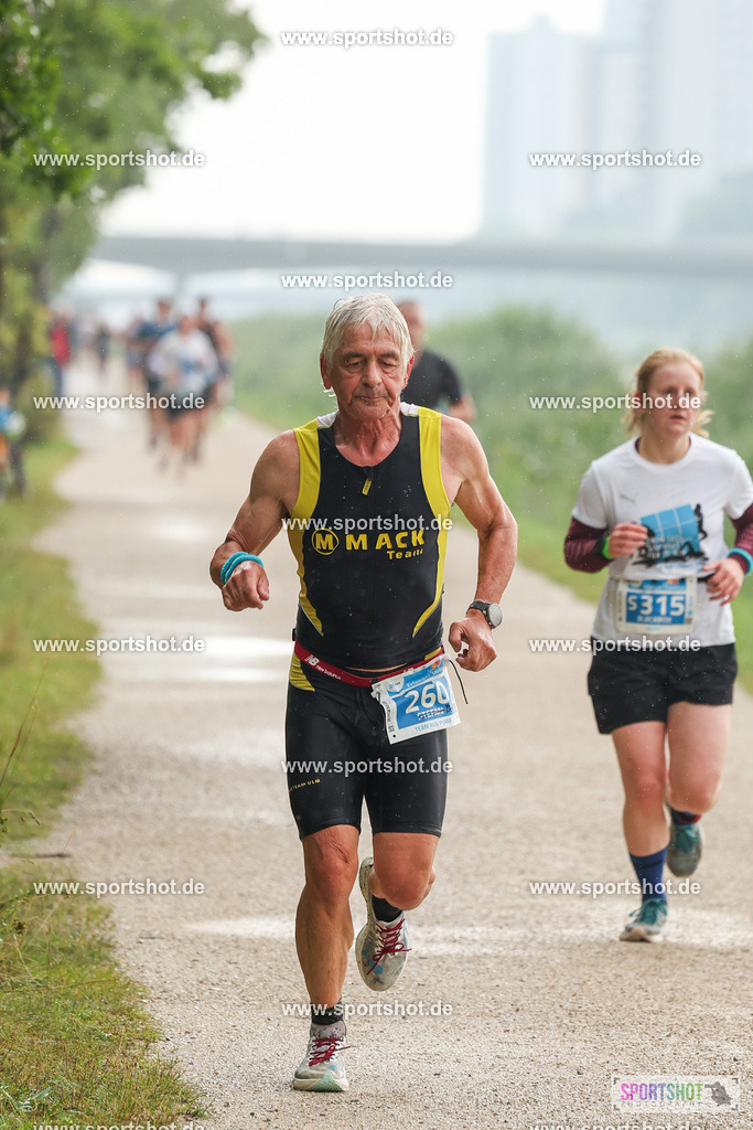LUR_1217 | 34. M-net Erlanger Triathlon 2025 #erlangertriathlon  #mnettriathlon2025 #mnettriathlon #team #olympischedistanz #mitteldistanz #triathlon #maindonaukanal  #erlangertriathlon2025 #yourpictrs #tv1848 #tv1848erlangen  #triathlonbayern #sportinerlangen #demsportverbunden #sportshot_your_pictrs Copyright: www.sportshot.de