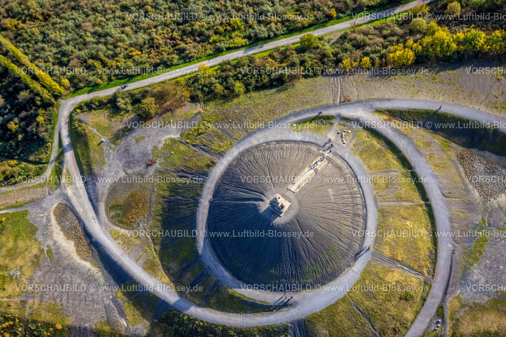 Gelsenkirchen221102018suedlich | Luftbild, Halde Rheinelbe mit Himmelstreppe Skulptur, Ückendorf, Gelsenkirchen, Ruhrgebiet, Nordrhein-Westfalen, Deutschland