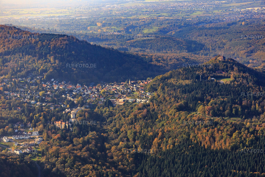 Luftbild: Ortsansicht von Nordosten im Ortsteil Ebersteinburg in Baden-Baden im Bundesland Baden-Württemberg in Deutschland. Foto: IMG_075340.jpg vom 26.10.2014 durch Werner Riehm/FLY-FOTO.deAuflösung des Originals: 5472 x 3648 px
