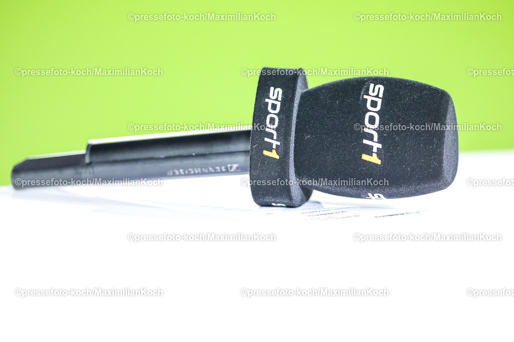 Due0911240109602120 | 09.11.2024, Fußball, Fortuna Düsseldorf - SC Paderborn 07, 2. Bundesliga, Merkur Spiel-Arena, Saison 2024 2025: Mikrofon von Sport1 Sportsender in Nahaufnahme DFB regulations prohibit any use of photographs as image sequences and or quasi-video.