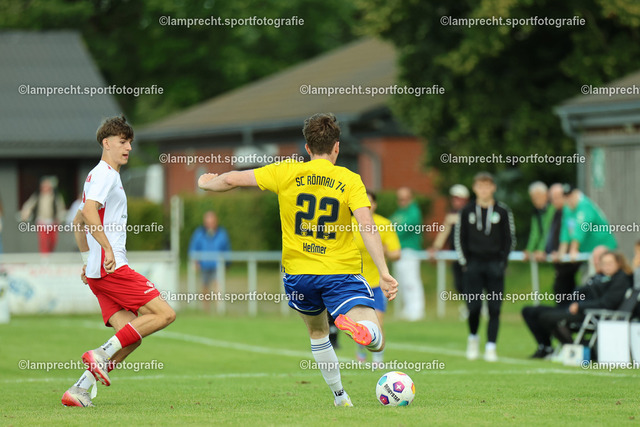 Fußball I Herren I Senioren Landesliga Holstein I 5. Spieltag I SC Rönnau - VfB Lübeck U21 I 23.08.2025.0012 | v.l. Kevin Voeks (21, VfB Lübeck U21), Matti Ole Heßmer (22, SC Rönnau) - Realisiert mit Pictrs.com