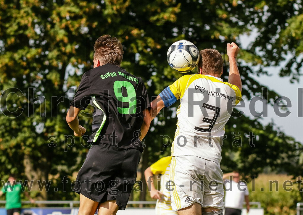 2023-09-17_059_SpVgg_Neuching_gegen_FC_Langenpreising | Neuching, Deutschland, 17.09.2023:
Fußball, A-Klasse 2023 / 2024, 7. Spieltag, SpVgg Neuching gegen SpVgg Langenpreising, Endergebnis: 5:1

Til Koschewa (SpVgg Neuching, #9), Martin Maier (SpVgg Langenpreising, #3)

Foto: Christian Riedel / fotografie-riedel.net