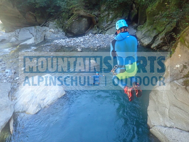 PC020044 | Bestelle die Bilder deines Berg- oder Wasser-Abenteuers mit Mountain Sports bequem von zu Hause aus direkt über unseren Online Fotoshop von pictrs.com. - Realisiert mit Pictrs.com