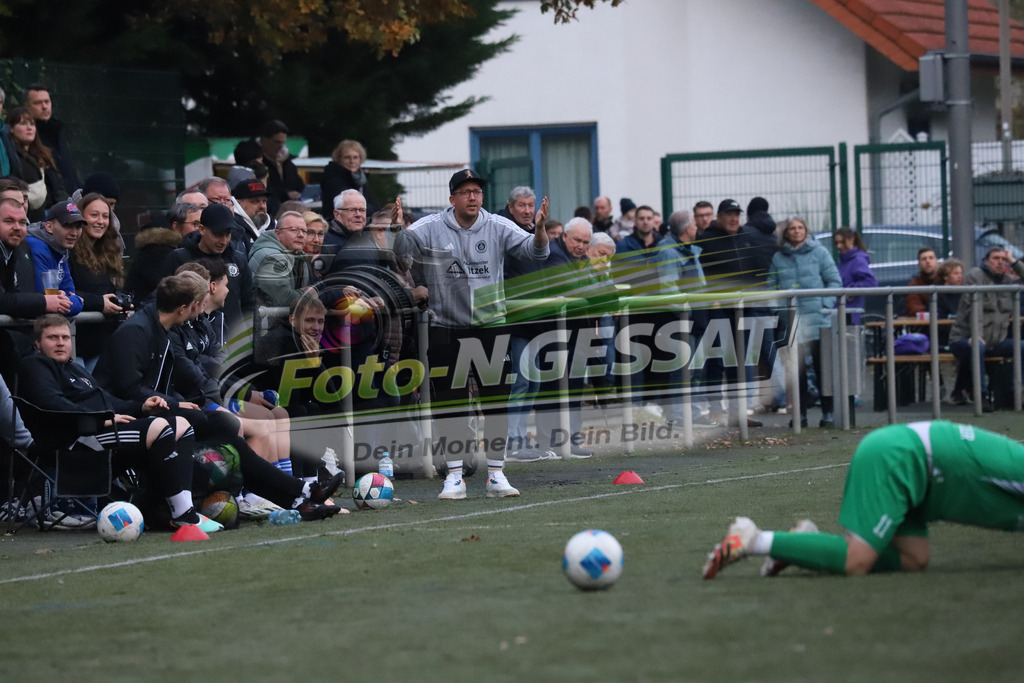 Bünder SV - TuS Bruchmühlen | Auf dem Bild zu sehen: blau TuS Bruchmühlen Trainer: Silas MorgenrothBünder SV, TuS Bruchmühlen, Saison 25/26, Kreisliga A, Bünde, Deutschland - Realisiert mit Pictrs.com