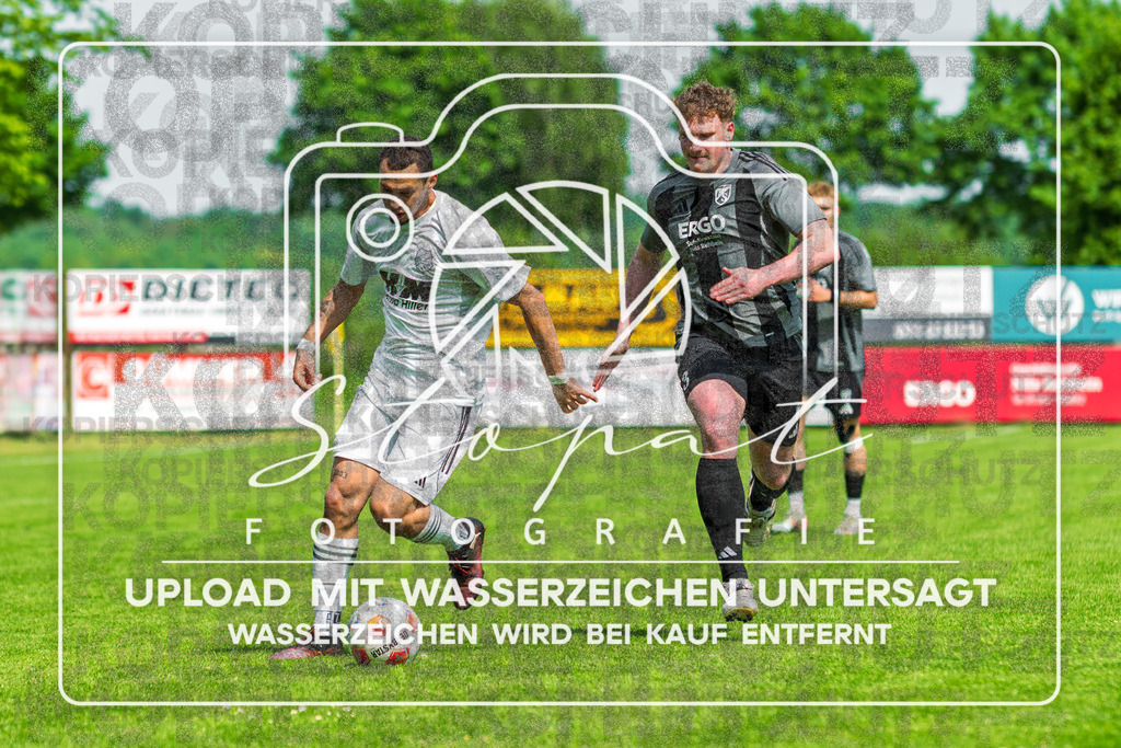 Kreisliga Herren HK - FG Fulde-Stellichte vs. Germania Walsrode | Jose Israel Pinto Coelho (Germania Walsrode #13), Erik Nitzer (FG Fulde-Stellichte #3); Kreisliga Herren HK - FG Fulde-Stellichte vs. Germania Walsrode am 10.05.26 in Fulder Zentralstadion, Fulde - Realisiert mit Pictrs.com