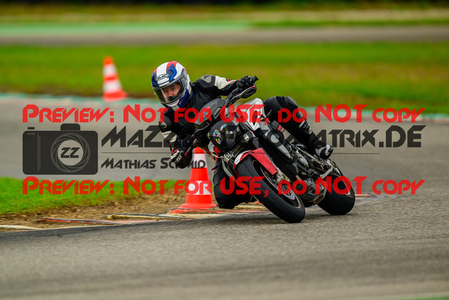 MaZZes_Fotomatrix_20241002_6007705_7047 | Fotograf Mathias Schmid
Sportfotograf,
Eventfotograf,
Hochzeitsfotograf,
Portraitfotograf