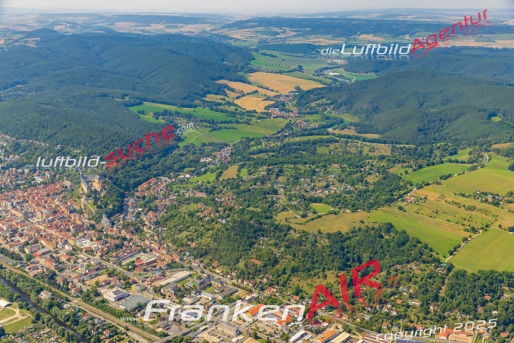 Vs Google Maps Rudolstadt Debrahöhe - Die Luftaufnahme wurde 2025 vom UL-Flugzeug heraus erstellt ( keine Drohnenaufnahme ) - Hochauflösende Luftaufnahme - für Wandbilder und großformatige Ausdrucke geeignet. Das besondere Geschenk!Hier alle&nbsp;Infos zur Lizenzierung der LuftaufnahmeWir fliegen auch dieses Jahr wieder in Ihre Region um Luftbilder zu erstellen.- Luftbild anfragen
