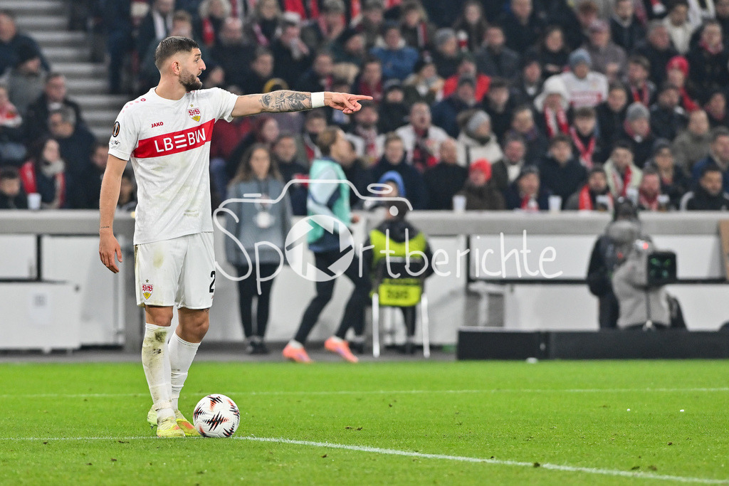 VfB Stuttgart - Feyenoord Rotterdam | STUTTGART, DEUTSCHLAND - 6. NOVEMBER: am Ball Jeff CHABOT (VfB Stuttgart 24) / Einzelfoto / Freisteller beim Ligaspiel zwischen dem VfB Stuttgart und Feyenoord Rotterdam am 4. Spieltag der Europa League in der MHP-Arena am 06.11.2025