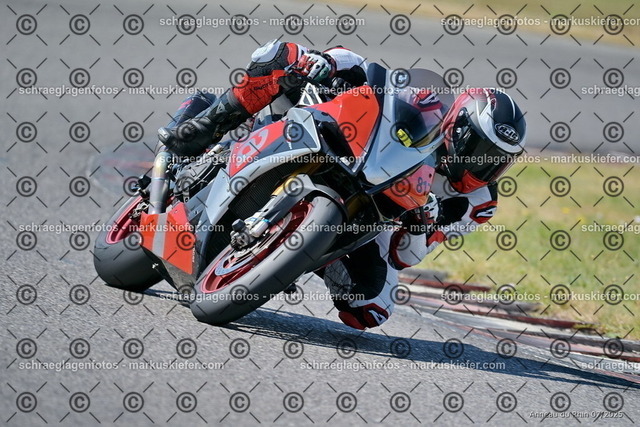 25bt04-0307 | markuskiefer.com - Realisiert mit Pictrs.com