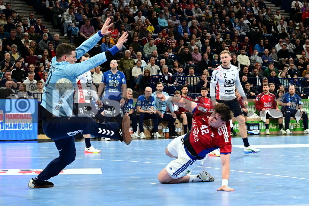 KBS Picture_HSVH-SGFl-Handewitt_033 | v.l. Moeller Kevin (SG Fl.-Handewitt) , Schmidt Jan (HSV Hamburg) ,Sportarena :  Barclays Arena Hamburg, - Realisiert mit Pictrs.com