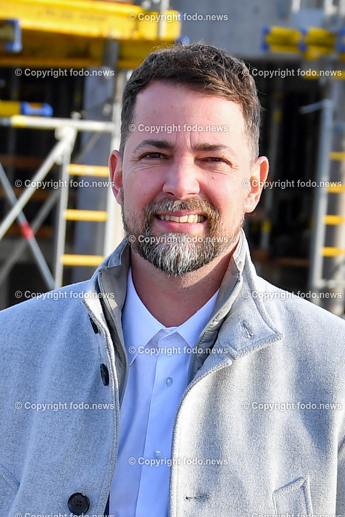 Manuel Wellmann_ FC Blau Weiss Linz_ 06.12.2022-2 | 06.12.2022, Donaupark Stadion Linz, AUT, im Bild Manuel Wellmann, Vorstand FC Blau Weiss Linz (Blau Weiss Linz) bei der Baustelle des Stadionneubau