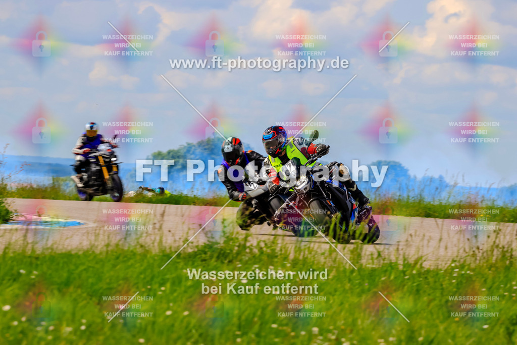 MotoTeam-0772 | Hier findet Ihr Bilder von Touristenfahrten auf der Nürburgring Nordschleife oder von anderen Veranstaltungen die ich besucht habe. Viel Spass beim Durch Schauen 