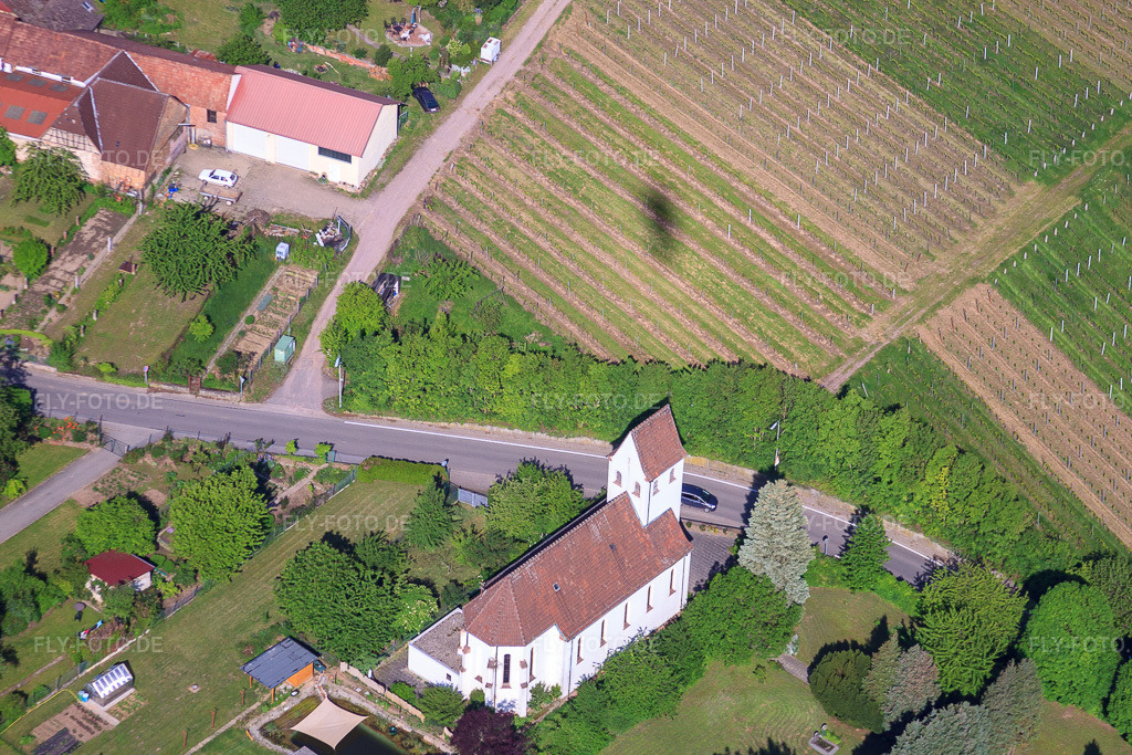 Luftbild: Kirche St. Ägidius im Ortsteil Mörzheim in Landau im Bundesland Rheinland-Pfalz in Deutschland. Foto: IMG_27236.jpg vom 23.05.2010 durch Werner Riehm/FLY-FOTO.de