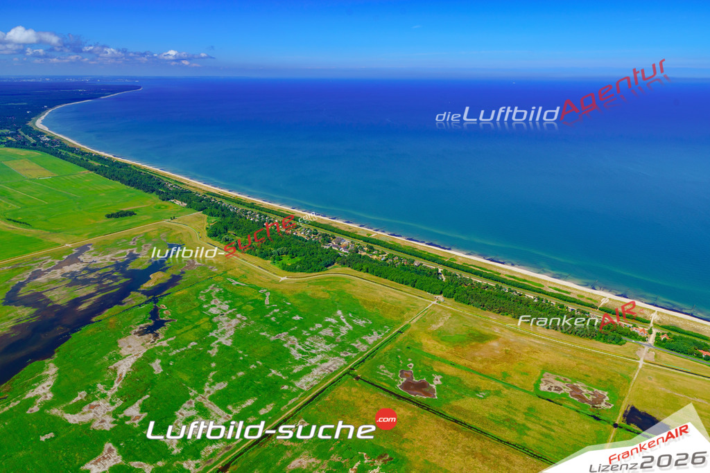 Die Luftbildaufnahme Strand - Wustrow wurde 2018 mittels Flugzeug (keine Drohne) erstellt. Perfekte Schärfe und Druck- Auflösung- Garantiert!