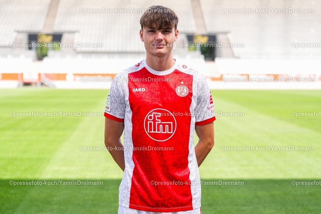 RWE22072501018 | Jaka Cuber Potocnik; Rot-Weiss Essen; 3.Liga, Porträttermin 2025/2026, 22.07.2025