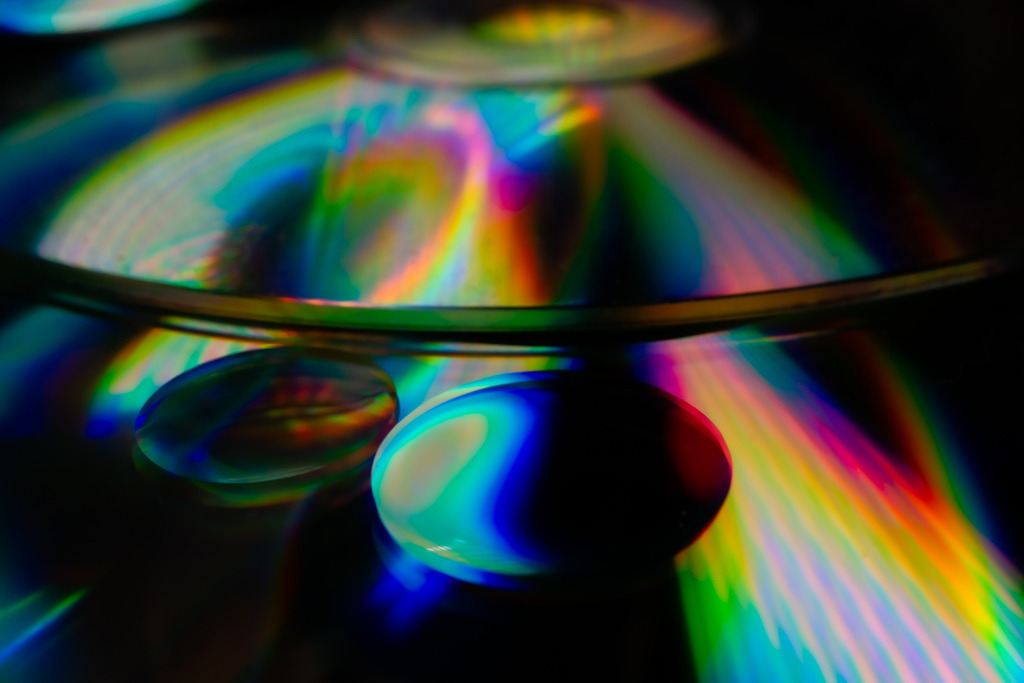 Lichtspiel auf CD | Fotografie, Kärnten, Kunst, Wolfsberg, Lavanttal, mawe_gallery, Lodiaut_Photography, Wandbild, Poster, Posterdruck, Leinwand, Leinwanddruck - Realisiert mit Pictrs.com