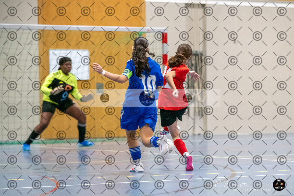 20251130_FCR-Hallenturnier-FF-17_RAW-4_034-27 | Sport und Naturfotografie von Roberto Esposito zeigt echte Momente Bewegung und die Schönheit der Natur. Ausdrucksstarke Bilder schaffen Emotionen.
