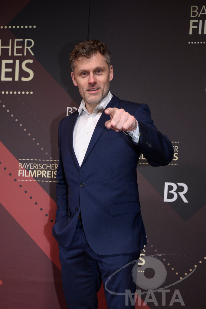 _DWI5067 | Jens Atzorn bei der Verleihung des 47. Bayerischen Filmpreises 2026  im Prinzregententheater. München, Deutschland. Der Bayerische Filmpreis wird seit 1979 von der Bayerischen Staatsregierung verliehen, um die Bedeutung des Kinofilms als Kulturgut herauszustellen - Realisiert mit Pictrs.com