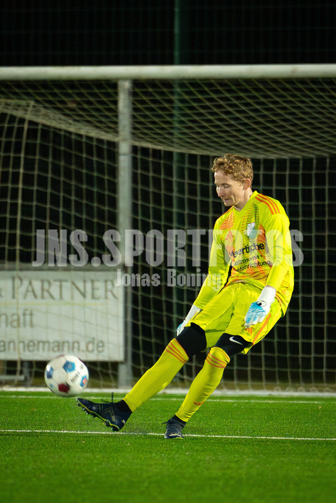 Fußball I Herren I Saison 2025-2026 I Freundschaftsspiel I TSV Grossenkneten - TuS Lutten I 1045 | Jens Schlömer (1, TuS Lutten) - Realisiert mit Pictrs.com