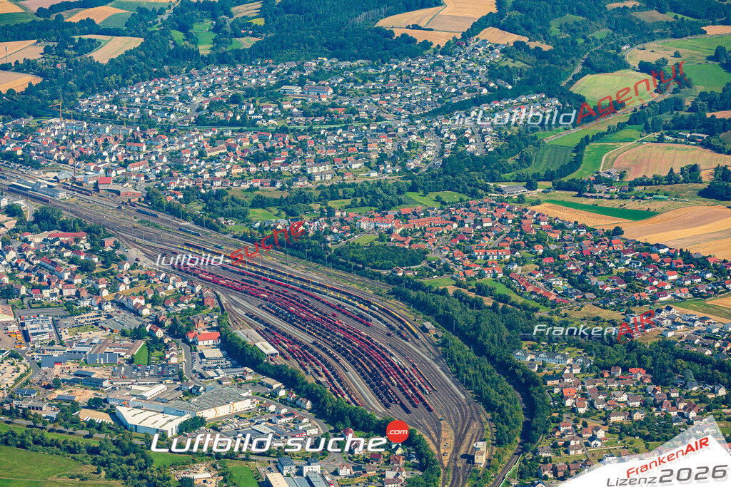 Übersichts Bild Bebra - Die Luftaufnahme wurde 2025 vom UL-Flugzeug heraus erstellt ( keine Drohnenaufnahme ) - Hochauflösende Luftaufnahme - für Wandbilder und großformatige Ausdrucke geeignet. Das besondere Geschenk!Hier alle&nbsp;Infos zur Lizenzierung der LuftaufnahmeWir fliegen auch dieses Jahr wieder in Ihre Region um Luftbilder zu erstellen.- Luftbild anfragen