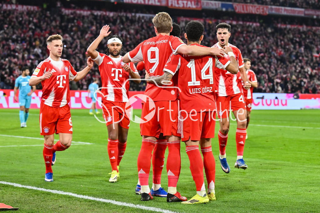 FC Bayern München - TSG 1899 Hoffenheim | MUNICH, GERMANY - 08. FEBRUARY: Jubel der Bayern nach dem Treffer zum 1-0 durch Harry KANE (FC Bayern Munich 9) / Foulelfmeter während dem Bundesligamatch zwischen dem FC Bayern München und der TSG 1899 Hoffenheim am 21. Spieltag in der Allianz Arena / DFL REGULATIONS PROHIBIT ANY USE OF PHOTOGRAPHS AS IMAGE SEQUENCES AND/OR QUASI-VIDEO