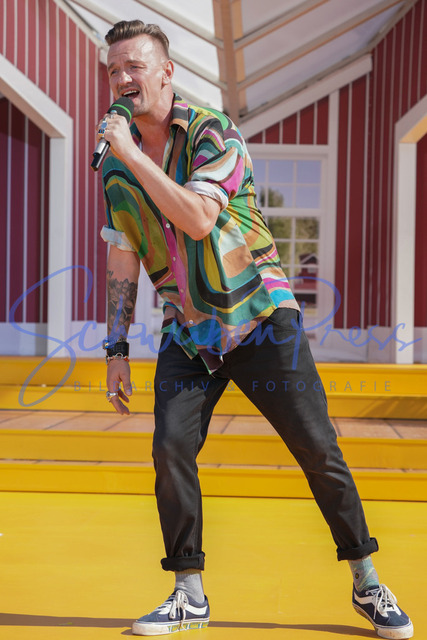 240722Ho306 | Bernhard Brink - Immer wieder sonntags
Volles Haus bei der ARD Live Unterhaltungsshow Immer wieder sonntags ( IWS ), allerdings erstmals ohne Moderator Stefan Mross

, , , 24.07.2022