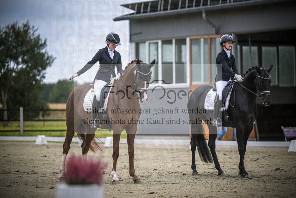 DOS_0891 | Entdecke hochwertige Reitturnierfotos von Foto Oger. Professionell, emotional und authentisch – jetzt Lieblingsmomente im Shop bestellen.Deutschlandweite Turnierfotografie. - Realisiert mit Pictrs.com