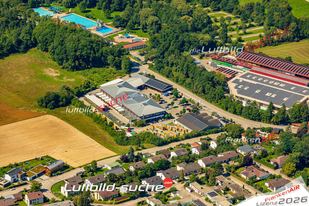 Luftaufnahme der Stadt Vilsbiburg - Die Luftaufnahme wurde 2025 vom UL-Flugzeug heraus erstellt ( keine Drohne ) - Hochauflösende Luftaufnahme - für professionelle Ausdrucke geeignet. Die Geschenkidee !Mit Lizenz und Bildrechte bestellbar