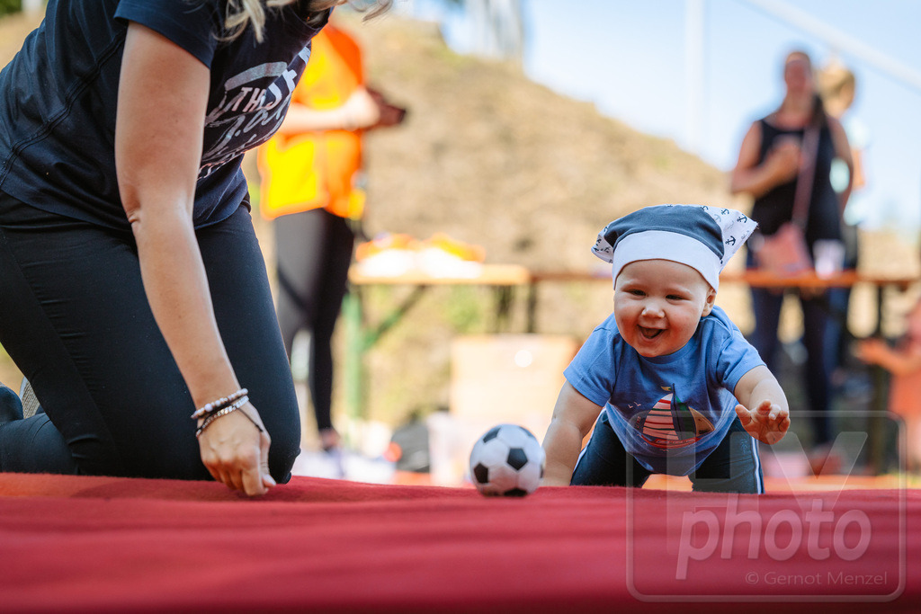 16. Hoywoj-CityLauf im Sportforum Hoyerswerda - 16.09.2023 | 10m VdK-Windel-Flitzer - Realisiert mit Pictrs.com