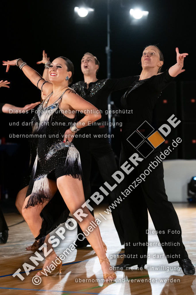 20250504-11166 | Hier finden Sie Tanz Bilder vom Latein und Standard Formationen tanzen. Sportbilder vom Tanzsport. Schöne Fotos und von Weltmeisterschaft, Europameisterschaft, Bundesliga, Regionalliga, Oberliga und Landesliga sowie von GOC Stuttgart, DanceComp, WM Bremen