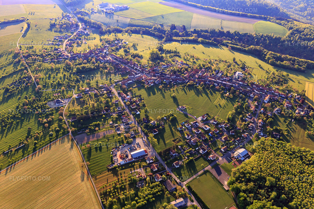 Aerial view: Village overview in the morning from the west in Weislingen in the state Bas-Rhin, France.Photo: IMG_145916.jpg taken on 05/01/2025 by Werner Riehm/FLY-FOTO.comResolution of the original: 5472 x 3648 px
