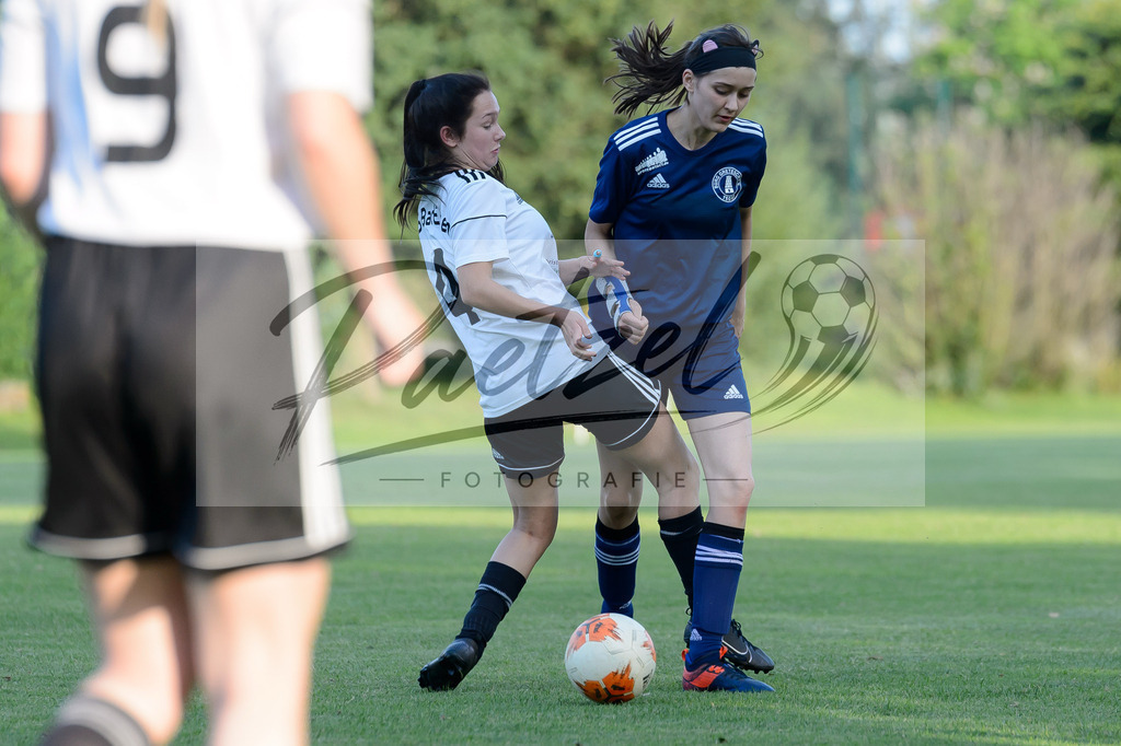 GREBES20210719_009 | Fussball, Frauen:   beim Spiel der 1. Kreisklasse zwischen TSG 07 Burg Gretesch IV und TuS Bad Essen im TSG-Sportpark am 19.07.2021 in Osnabrueck, Deutschland. - Realisiert mit Pictrs.com