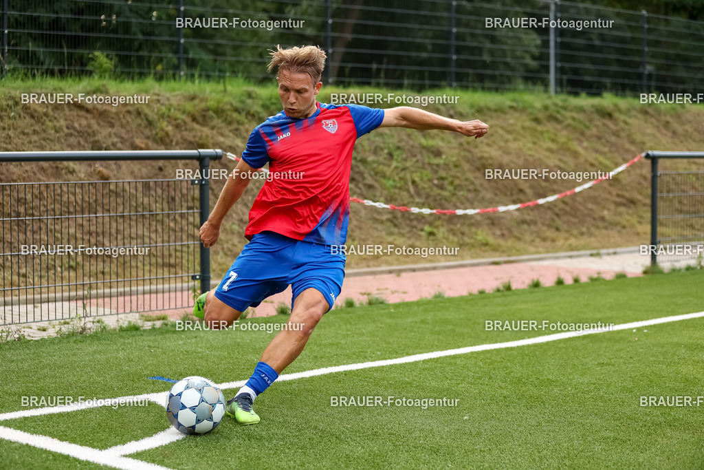 1_KFCWAT_20250723_0029.JPG -  - KFC Uerdingen - SG Wattenscheid 09 - Testspiel | Krefeld, Deutschland, 23.07.25: Alexander Lipinski (KFC Uerdingen) beim Eckstoss waehrend des Testspiel Spiels zwischen KFC Uerdingen - SG Wattenscheid 09 in der Covestro Sportpark am 23. July 2025 in Krefeld, Deutschland. (Foto von Stefan Brauer/Brauer-Fotoagentur)